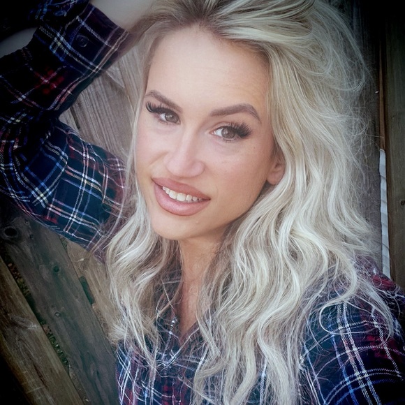 Meet your Posher, Haley! - Picture 2 of 2